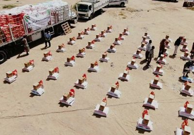 "الهلال الإماراتي" يوزع 2800 سلة غذائية بمحافظة شبوة (صور)