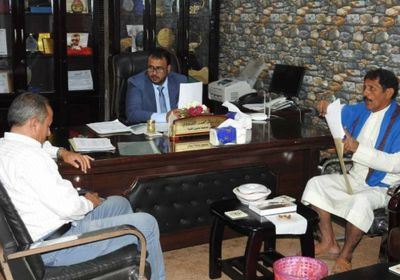 وكيل المهرة يناقش مع مدير عام شحن المشاريع الخدمية لعام 2019