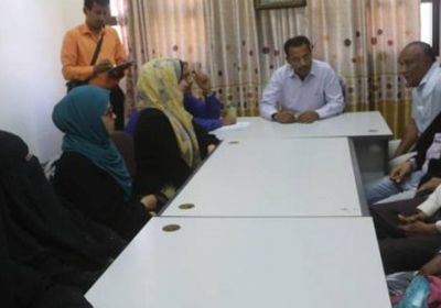 محافظ أبين يناقش تفعيل أنشطة المرأة وتنميتها وتأهيلها وتمكينها اقتصاديًا