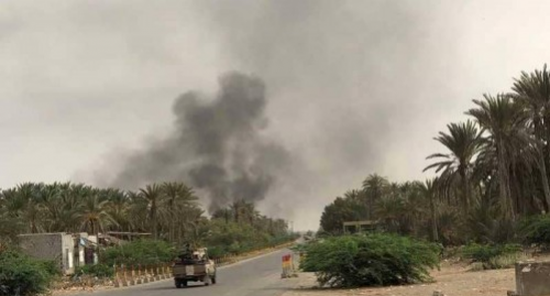 بالقذائف المدفعية.. المليشيات تقصف منازل المواطنين في حيس بالحديدة