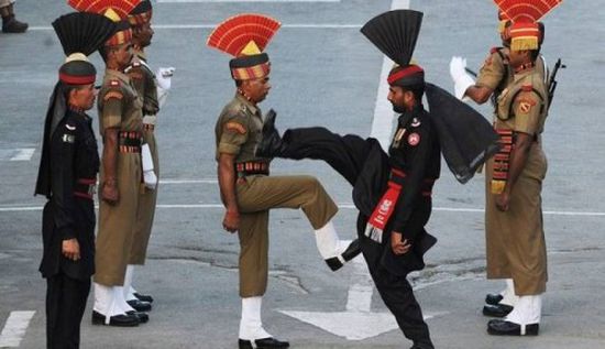 باكستان تدعو أمريكا إلى لعب وساطة أكبر بالأزمة مع الهند