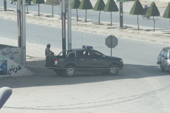 مطالبات برحيل قيادة المنطقة العسكرية الأولى من حضرموت وحركة الشباب تهدد بثورة (صور)