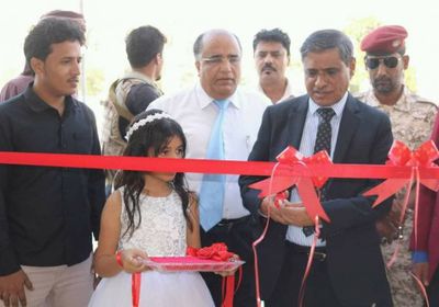 طفرة تعليمية.. البحسني يضع حجر الأساس لعدد من المدارس بالمكلا (صور)