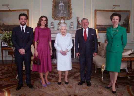 ملكة بريطانيا تلتقي بالعاهل الأردني وزوجته في لندن " صور " 