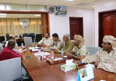 مناقشة إجراءات تسهيل حركة الملاحة البحرية بموانئ حضرموت