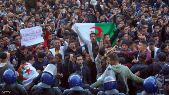 مظاهرات حاشدة بالجزائرية وسط تعزيزات أمنية وتشويش على الإنترنت