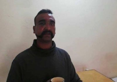 باكستان تطلق سراح الطيار الهندي المحتجز لتخفيض التوتر