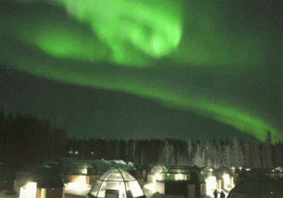 سماء فنلندا تتزين بألوان "الشفق القطبي"