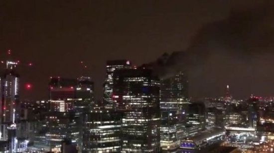 لندن تسيطر على حريق نشب بسطح بنك "باركليز" بلندن
