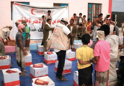 الهلال الإماراتي يوزع 160 طن أغذية في حضرموت ولحج 