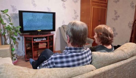 دراسة حديثة : التلفزيون يُضعف الذاكرة بعد سن الـ50