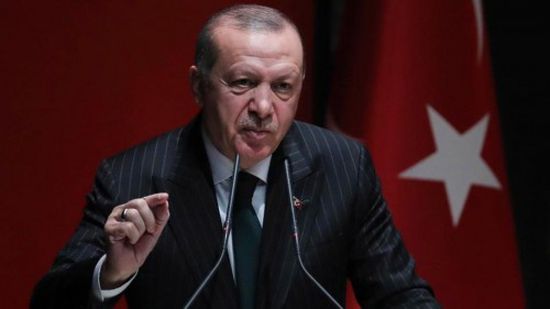 يوزع شاي انتخابي.. شاهد فضيحة لـ أردوغان