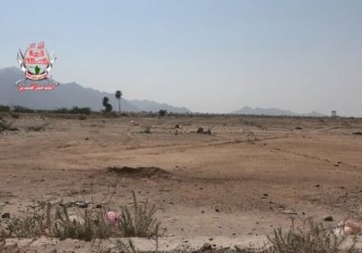 مليشيات الحوثي تقصف مواقع العمالقة في حيس بالحديدة  