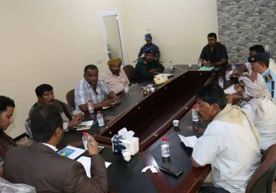 الاتفاق على استكمال الحملة الأمنية للحد من ظاهرة حمل السلاح بالمهرة