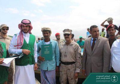 البدء في مشروع توزيع قوارب الصيد في سقطرى