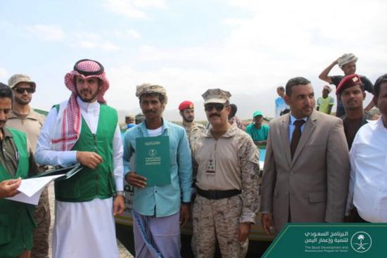 البدء في مشروع توزيع قوارب الصيد في سقطرى