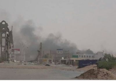 مليشيا الحوثي تقصف مواقع العمالقة في الدريهمي بالحديدة