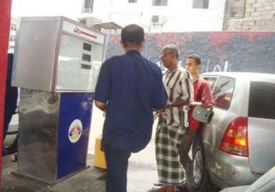 بدء توزيع مادة البنزين على محطات الوقود في عدن 