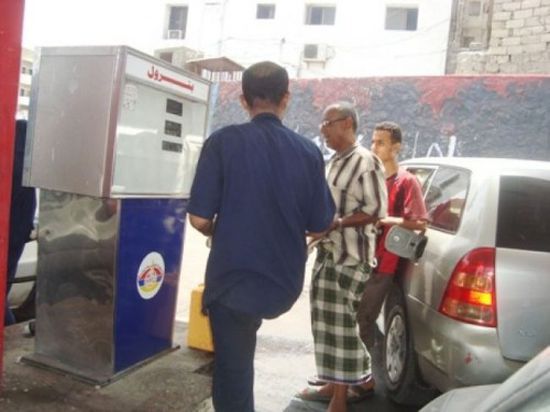 بدء توزيع مادة البنزين على محطات الوقود في عدن 