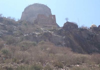 قبائل حجور تكمل السيطرة على جبل العصابة الاستراتیجي