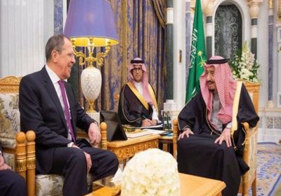 العاهل السعودي يستقبل وزير الخارجية الروسي بالرياض