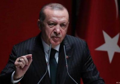 لا يستطيع إخفاء فشله.. شاهد تناقضات أردوغان (فيديو)