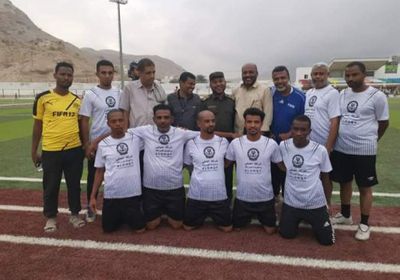 "التميمي" يتفقد ملعب بارادم بالمكلا قبل نهائي كأس حضرموت (صور)