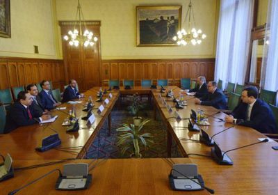 اجتماع بين سفراء دول التحالف وخارجية البرلمان المجري حول اليمن