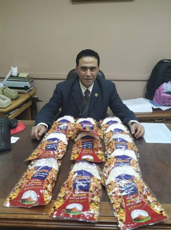 الإطاحة بمواطن يمني حاول تهريب كمية من الهيروين إلى مصر (صور)