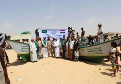 البرنامج السعودي يوزع 10 قوارب صيد في المسيلة بالمهرة (صور)