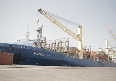 وصول الباخرة إي أف إيلينا إلى ميناء الحديدة خلال ستة أشهر