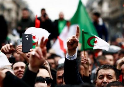 محامو الجزائر ينظمون مسيرة عارمة احتجاجاً على ترشح "بوتفليقة"