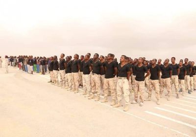 رئيس عمليات المنطقة الثانية يزور دفعات التشريفات والقوات الخاصة (صور)