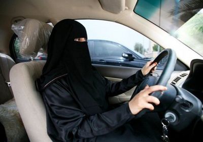 الكويت ترفض منح رخصة قيادة لوافدات