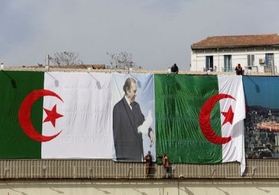 بإعلان فترة انتقالية.. جزائريون يطالبون بتأجيل الانتخابات الرئاسية