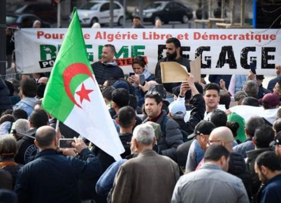 " جمعة الحسم " تحشد آلاف المتظاهرين بالجزائر ضد ترشح " بوتفليقة "