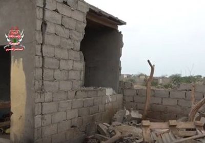 مليشيات الحوثي تدمر منازل المواطنين في قرية المسناء بالحديدة (فيديو)