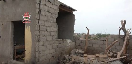 مليشيات الحوثي تدمر منازل المواطنين في قرية المسناء بالحديدة (فيديو)