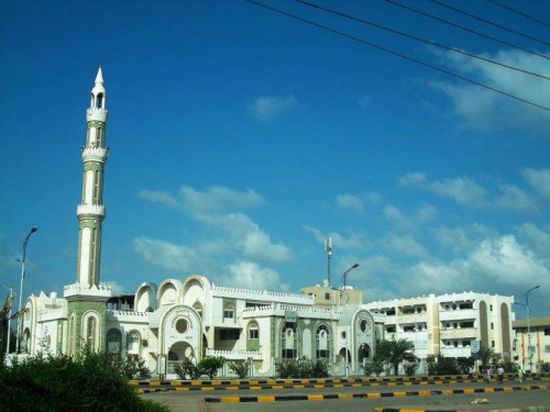 مكتب أوقاف عدن يحث الناس على السكينة وعدم الإخلال بالأمن العام 