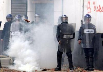 الشرطة الجزائرية تعتقل 200 شخص في احتجاجات الجمعة الثالثة 