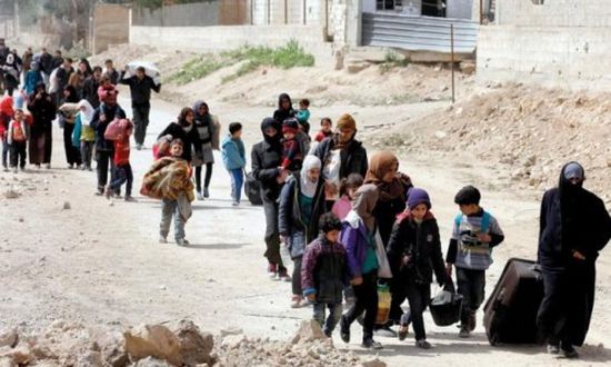 آلاف النساء والأطفال يفرون من آخر معاقل داعش بسوريا