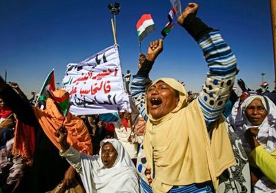 20 جلدة والسجن شهر.. عقوبة 9 سيدات شاركن في احتجاجات السودان