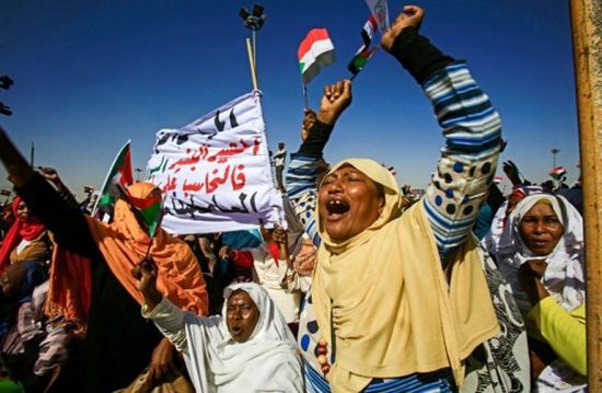 20 جلدة والسجن شهر.. عقوبة 9 سيدات شاركن في احتجاجات السودان