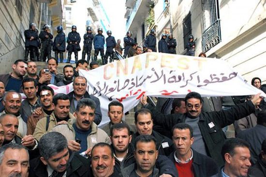 الجزائر تشهد إضرابا جزئي رفضا لترشح " بوتفليقة "