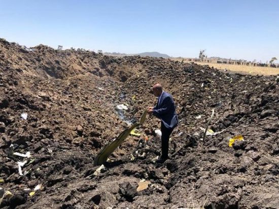 شاهد.. الصورة الأولى من موقع تحطم الطائرة الإثيوبية المنكوبة