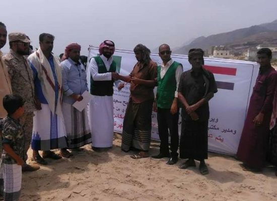 البرنامج السعودي يوزع 15 قارباً على الصيادين في مديرية حوف بالمهرة