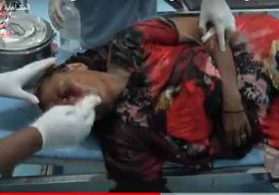 إصابة مسنة جديدة بشظايا قذيفة حوثية على مدينة حيس بالحديدة (فيديو) 