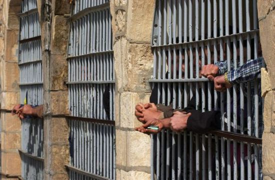 إضراب 3 معتقلين في سجون إيران