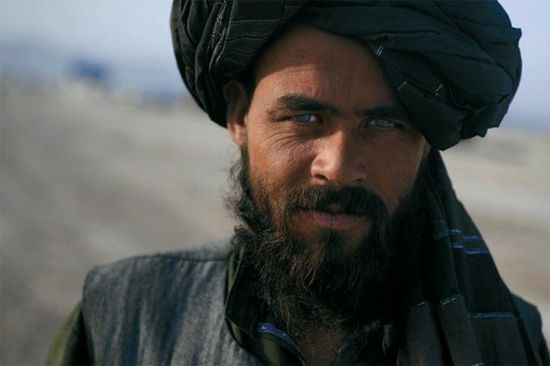 اختباء مؤسس " طالبان " بالقرب من قاعدة أمريكية يكشف إخفاق واشنطن