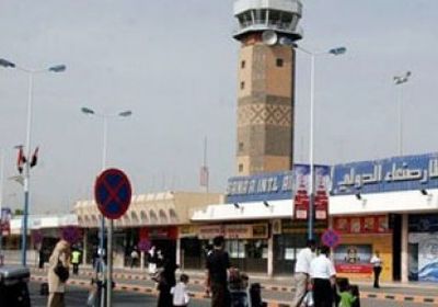 بتظاهرة مفتعلة.. الحوثي يغطي على تحويل مطار صنعاء لثكنة عسكرية